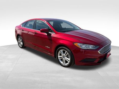 Used 2018 Ford Fusion SE image 18
