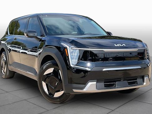 Used 2024 Kia EV9 Light Long Range RWD image 2