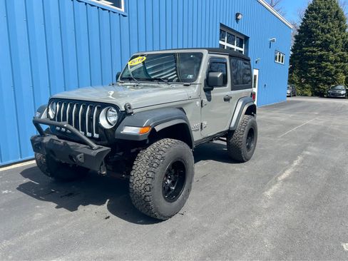 Used 2019 Jeep Wrangler Sport image 2