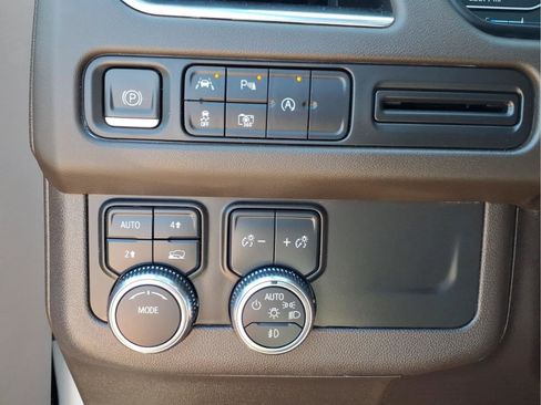 Used 2023 GMC Yukon SLT w/ SLT Luxury Package AWD/4WD image 20