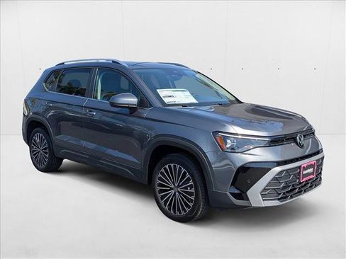 New 2025 Volkswagen Taos SE image 7