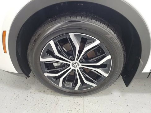 Used 2025 Toyota Crown AWD/4WD image 10