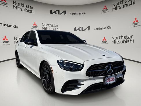 Used 2022 Mercedes-Benz E 350 4MATIC Sedan w/ AMG Line Exterior image 5