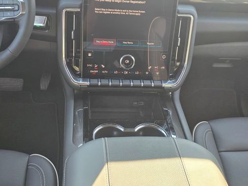 New 2026 GMC Yukon XL Elevation image 17