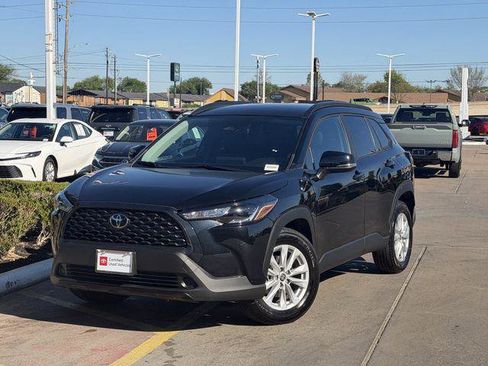 Certified 2025 Toyota Corolla Cross LE image 2