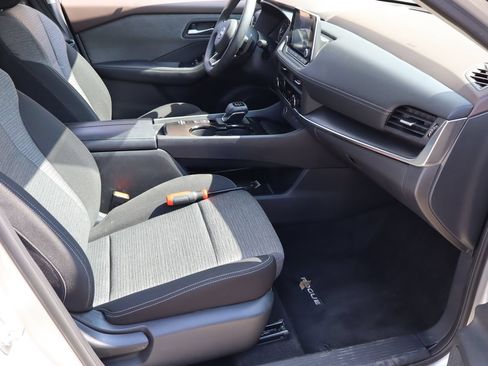 Used 2023 Nissan Rogue SV FWD image 16