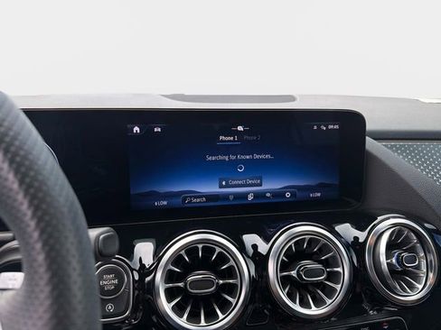 Used 2025 Mercedes-Benz GLA 250 4MATIC image 22