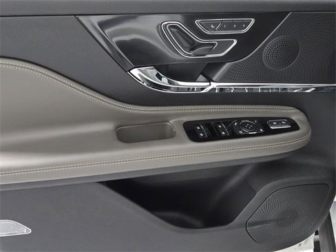 Certified 2023 Lincoln Corsair Reserve image 21