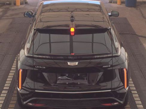 Used 2023 Cadillac Lyriq 2WD image 10