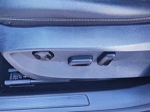 Used 2022 Volkswagen Taos SE w/ IQ.Drive SE Package image 13