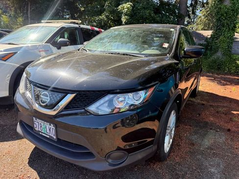 Used 2018 Nissan Rogue Sport S w/ S Appearance Package AWD/4WD image 2
