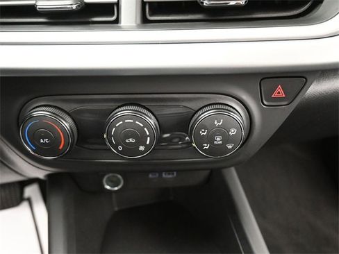 Used 2025 Chevrolet Trax LS image 25