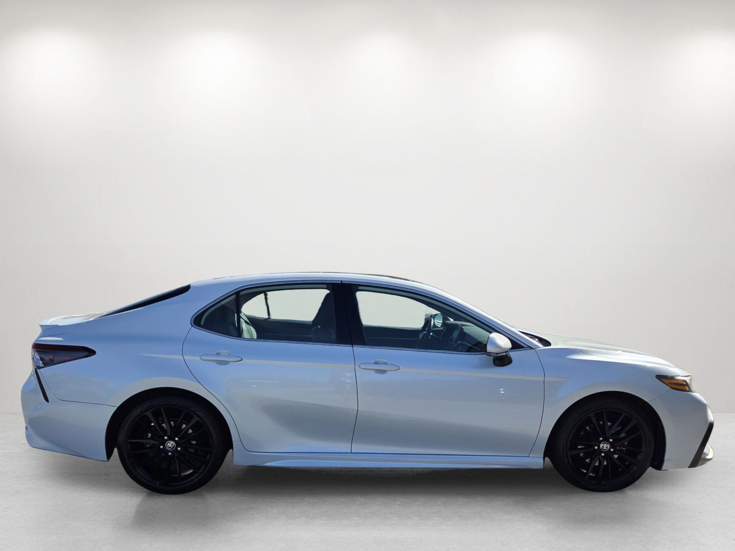 Used 2021 Toyota Camry XSE w/ Navigation Package FWD image 4