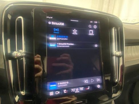 Used 2025 Volvo XC40 B5 Core image 21