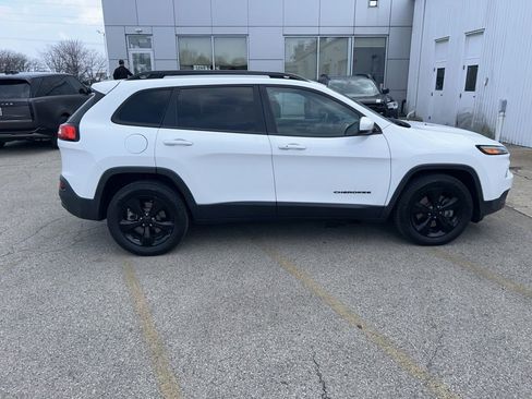 Used 2016 Jeep Cherokee Latitude w/ Comfort/Convenience Group AWD/4WD image 2