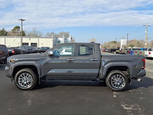 Used 2024 Toyota Tacoma Limited image 7