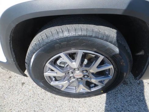 Used 2022 GMC Acadia SLT w/ Preferred Package image 14