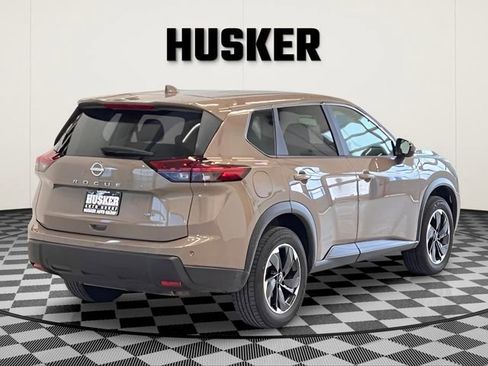 Used 2025 Nissan Rogue SV image 8