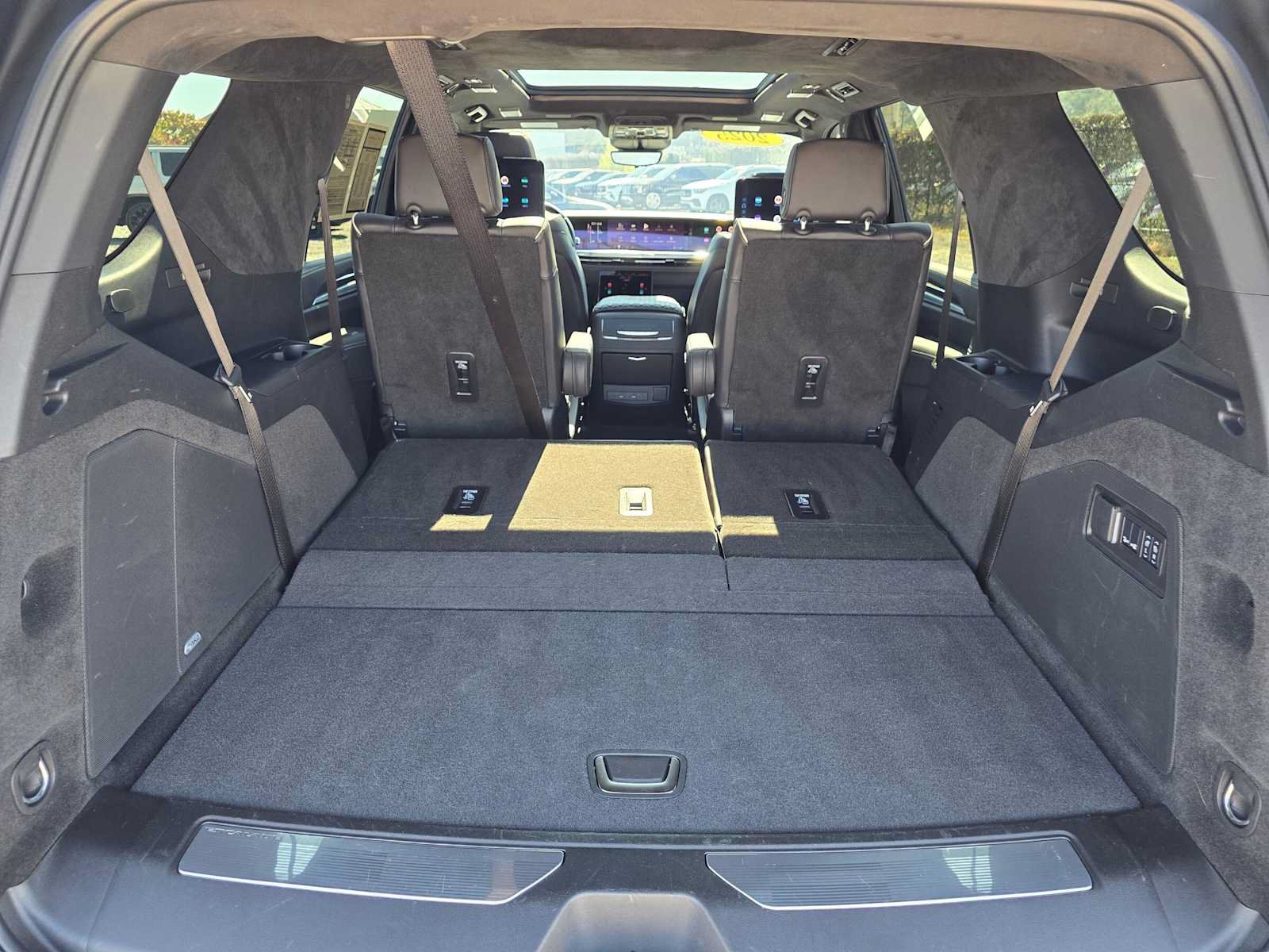Used 2025 Cadillac Escalade V AWD/4WD image 17