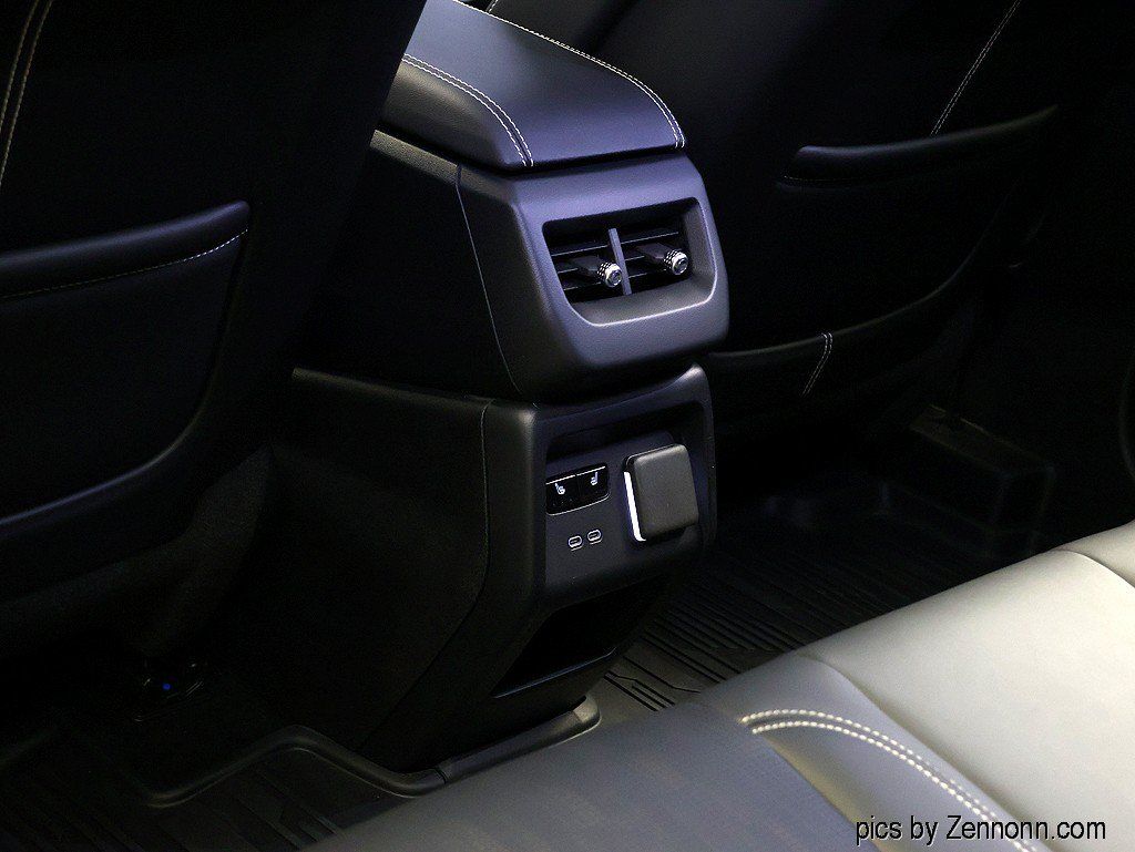 Used 2025 Cadillac Optiq Luxury 2 w/ LPO, Floor Liner Package AWD/4WD image 15