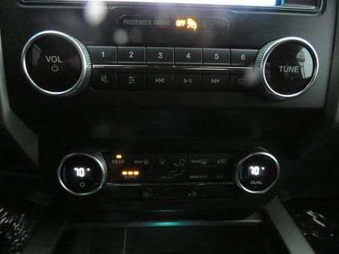 Used 2019 Ford Expedition XLT image 23