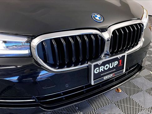 Used 2023 BMW 530e xDrive image 28