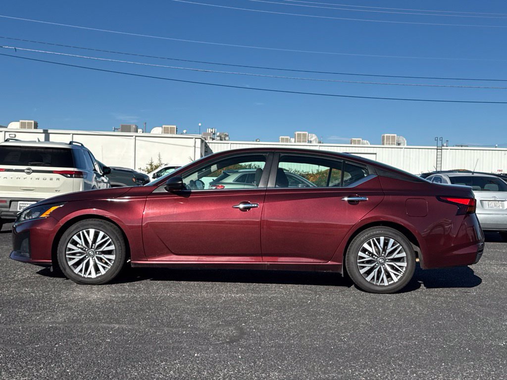 Used 2025 Nissan Altima 2.5 SV FWD image 5