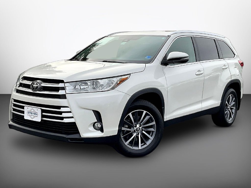 Used 2019 Toyota Highlander XLE AWD/4WD image 3