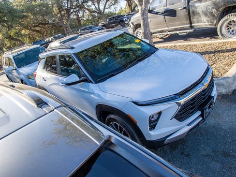 Used 2024 Chevrolet TrailBlazer LT w/ Driver Confidence Package image 6