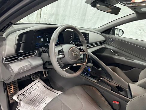 Used 2025 Hyundai Elantra Sport image 15