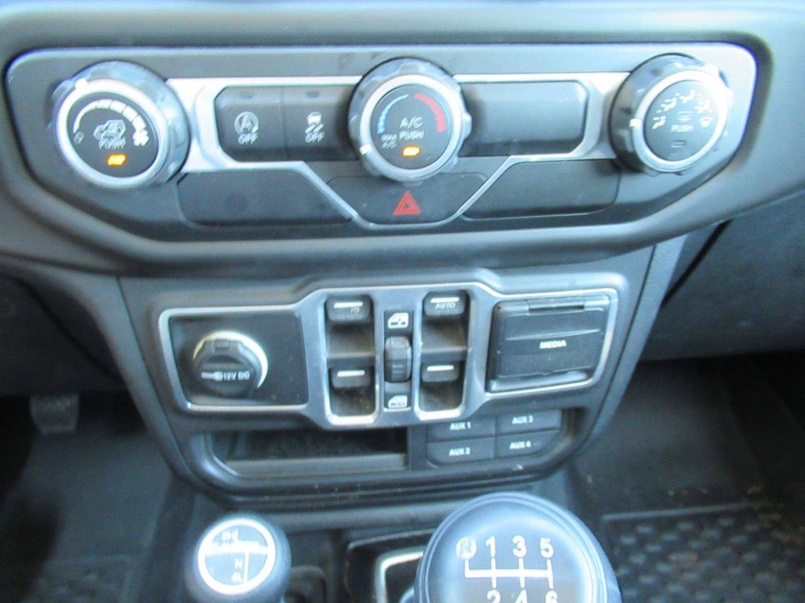 Used 2018 Jeep Wrangler Unlimited Sport S AWD/4WD image 29