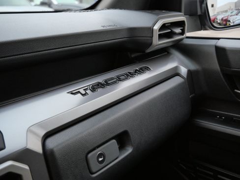 Certified 2025 Toyota Tacoma TRD Off-Road image 33