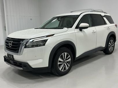 Used 2023 Nissan Pathfinder SL