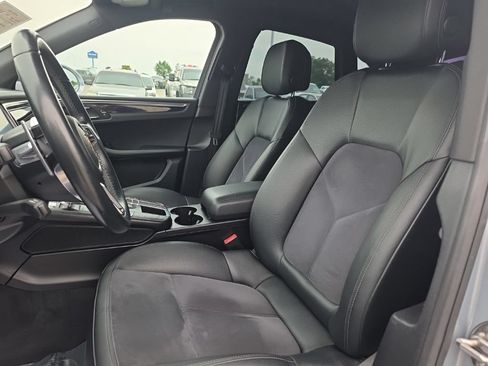 Used 2018 Porsche Macan AWD/4WD image 16