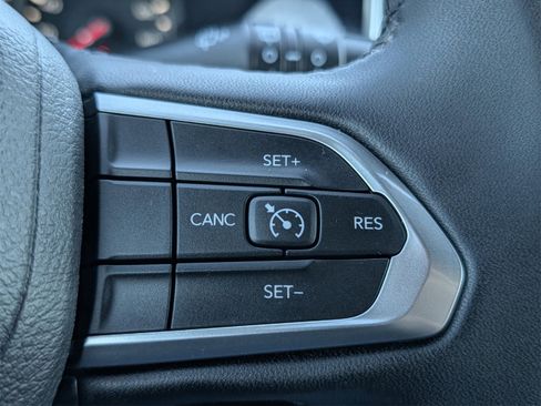 Used 2024 Jeep Compass Latitude image 22