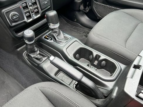 Used 2023 Jeep Wrangler Unlimited w/ Sun & Screen Package image 23