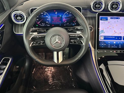 Used 2025 Mercedes-Benz GLC 300 4MATIC image 13