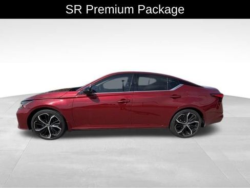 Used 2024 Nissan Altima 2.5 SR w/ SR Premium Package FWD image 4