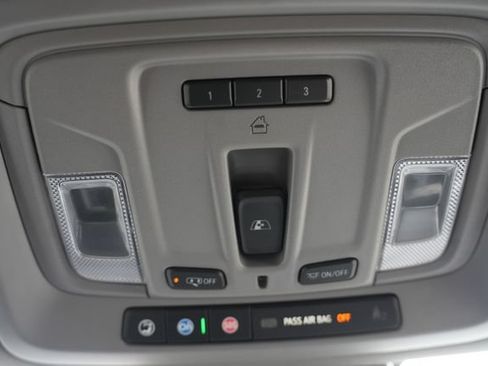 Used 2025 Chevrolet Silverado 1500 LTZ AWD/4WD image 30