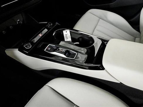 New 2025 Audi A6 e-tron Premium Plus image 10