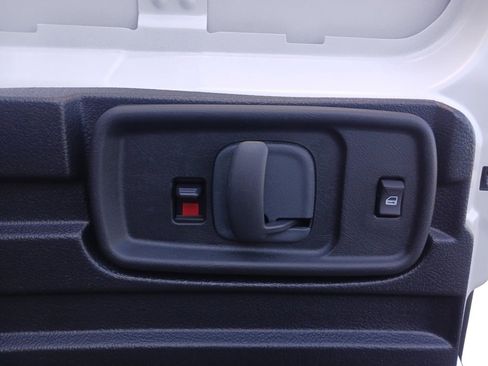 New 2025 Chevrolet Express 3500 Extended image 22