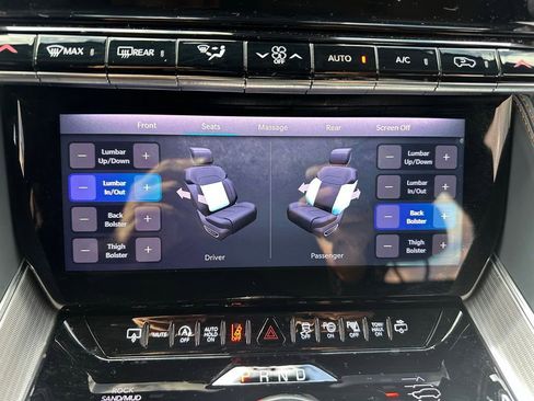 Used 2023 Jeep Grand Wagoneer Series III AWD/4WD image 28