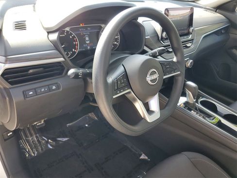 Used 2023 Nissan Altima 2.5 SV image 17