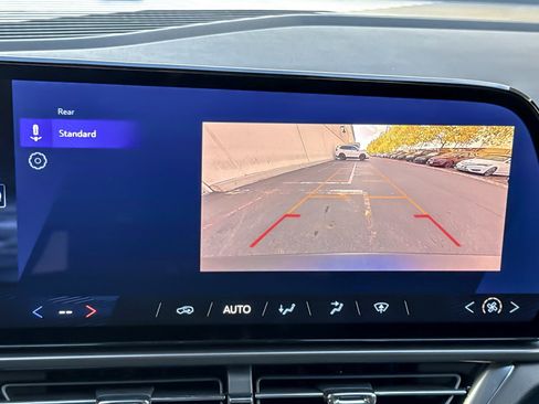 Used 2025 Chevrolet Equinox EV LT image 24