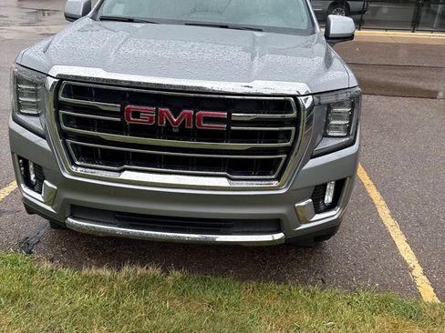 Used 2023 GMC Yukon XL SLT w/ SLT Premium Package AWD/4WD image 2
