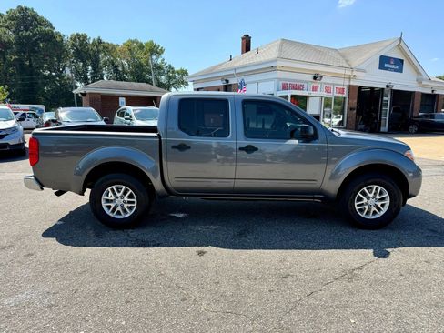 Used 2017 Nissan Frontier SV image 6