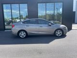 Used 2018 Chevrolet Cruze LT w/ Convenience Package image 4