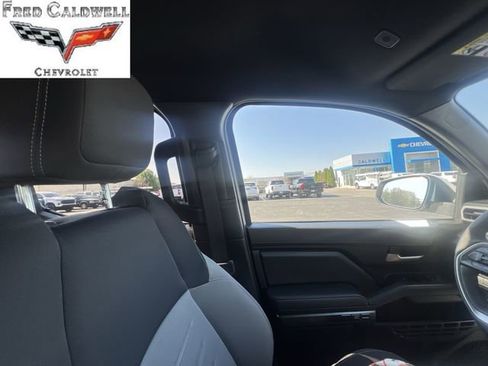 Used 2025 Toyota Tacoma TRD Off-Road image 15