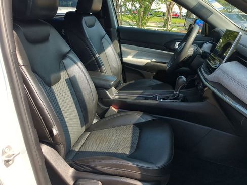 Used 2024 Jeep Compass Latitude image 31