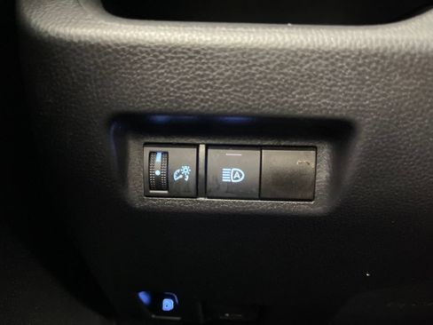 Used 2021 Toyota RAV4 LE AWD/4WD image 28
